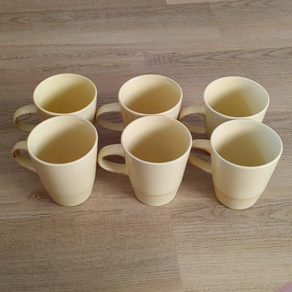 Gibson Beige or Light Yellow Ribbed Coffee Mug